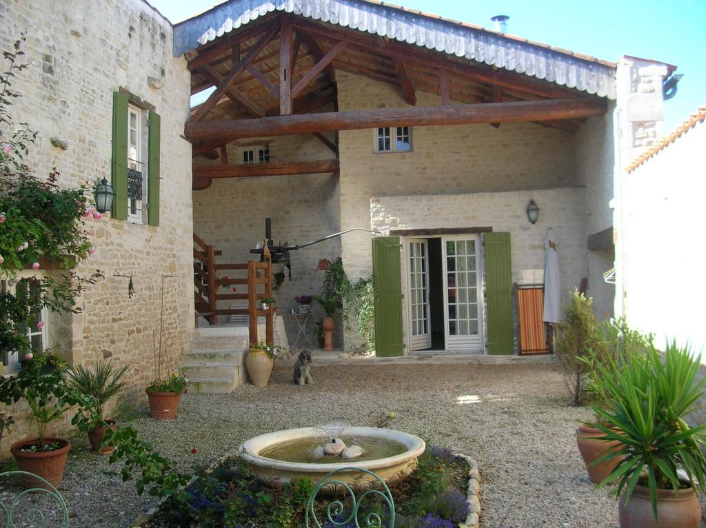 Les Jardins Saint Leonard Hotel Thaire Exterior photo