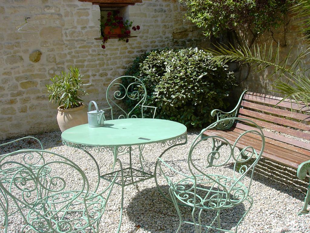Les Jardins Saint Leonard Hotel Thaire Exterior photo
