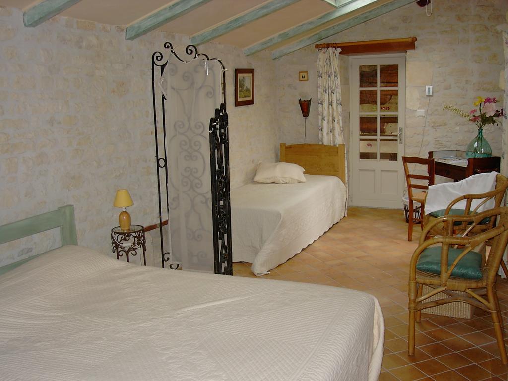 Les Jardins Saint Leonard Hotel Thaire Exterior photo